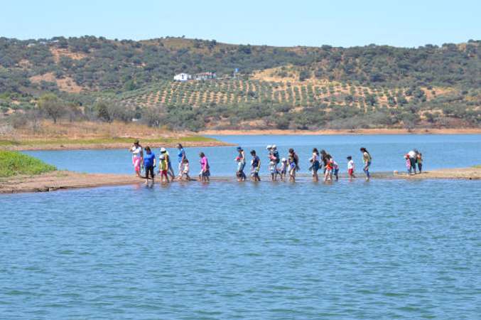 piquenique-na-ilha-em-alqueva-molhar-os-pés