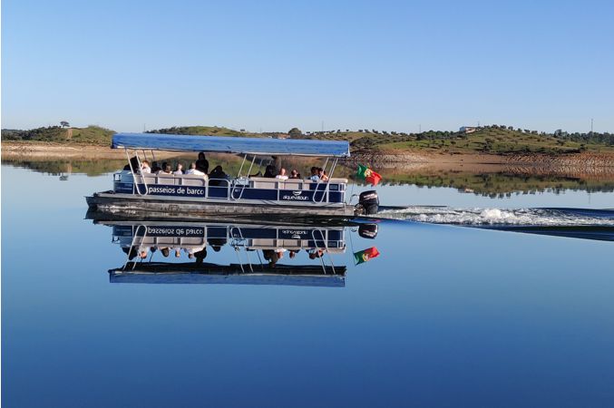 piquenique-na-ilha-em-alqueva-passeio-de-barco