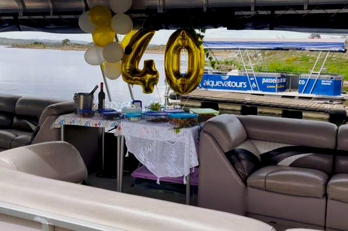 comemorar-alqueva-balões-no-barco-alquevatours